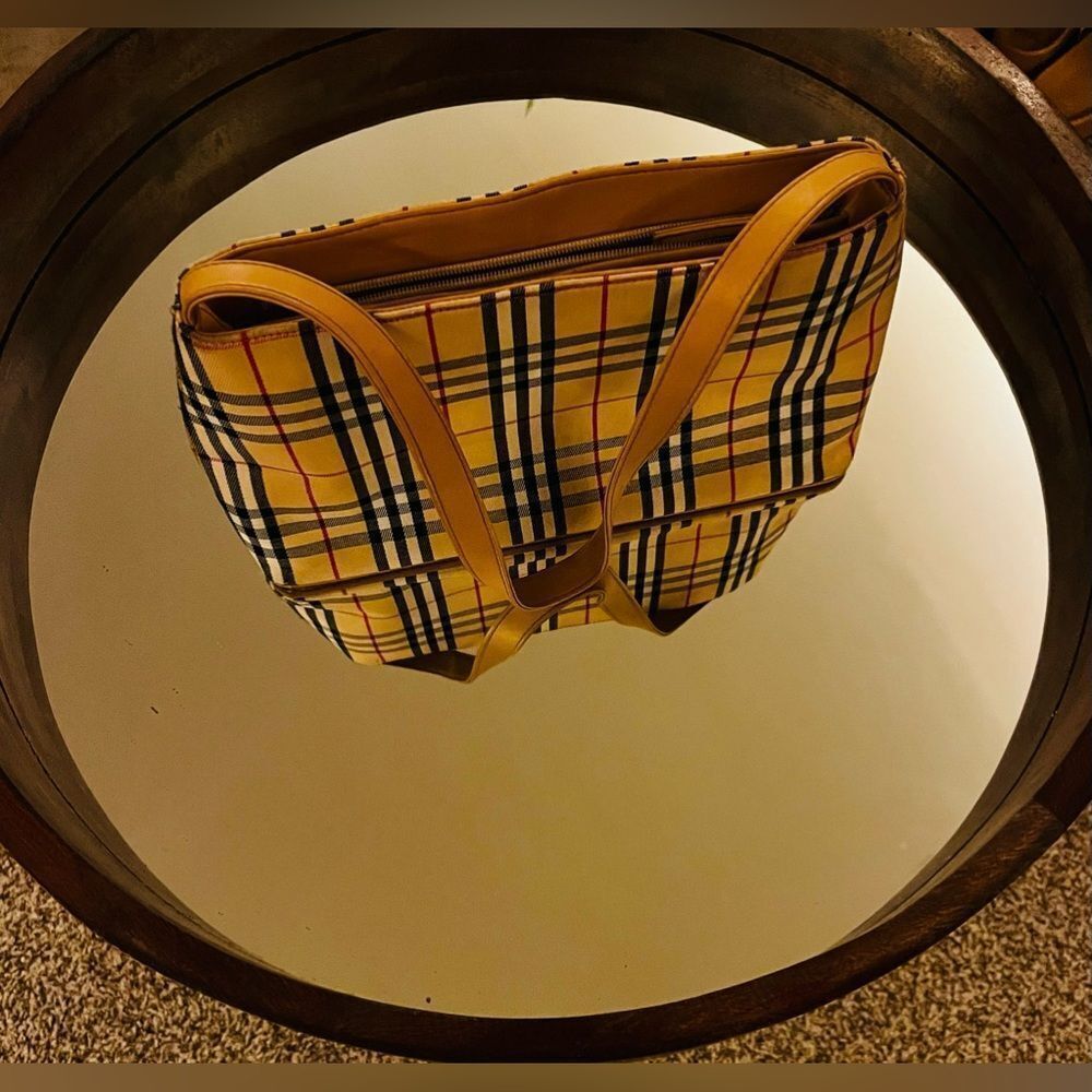 Burberry look-alike Plaid shoulder bag with Tan Accents! Great condition! - Picture 2 of 5